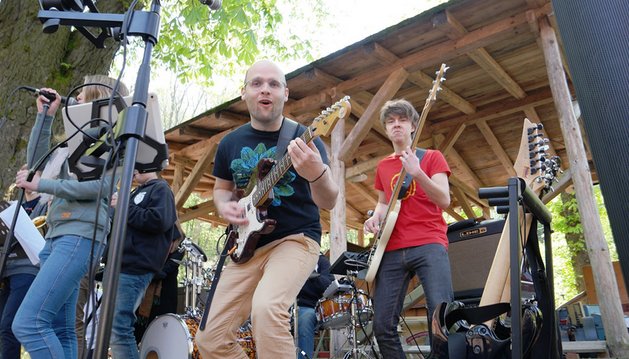 Schulband bei einem auftritt