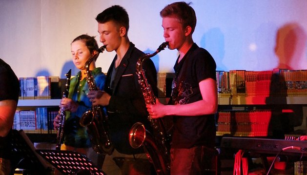 Schulband Saxofonspieler